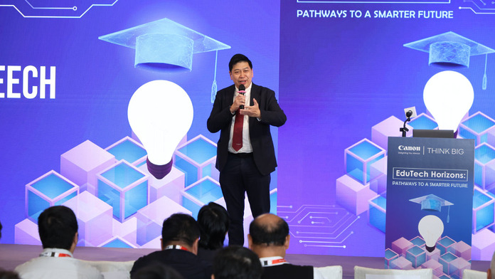 佳能香港高級總監孔祥隆先生衷心感謝各位教育界嘉賓的蒞臨，並鼓勵來賓善用佳能香港的革新科技與智能解決方案，全面賦能教育機構，構建更具前瞻性的未來學習環境。