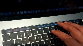 連系統報告都對應 Touch Bar。基本上，所有 App 的 Tap 都可以透過 Touch Bar 來選擇，這或許就是 Sierra 加入 Universal Tap 的真正用意。