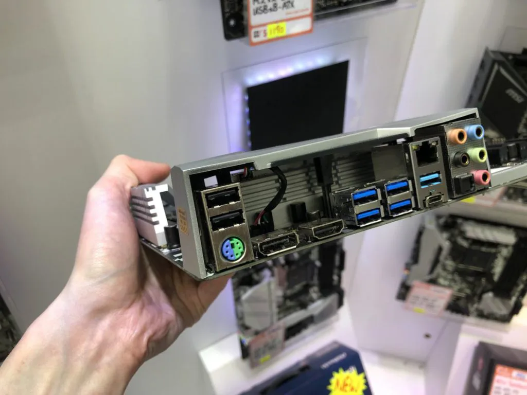 目前 AMD 主機板都會設有 HDMI ,但想要多畫面輸出就要多加留意。
