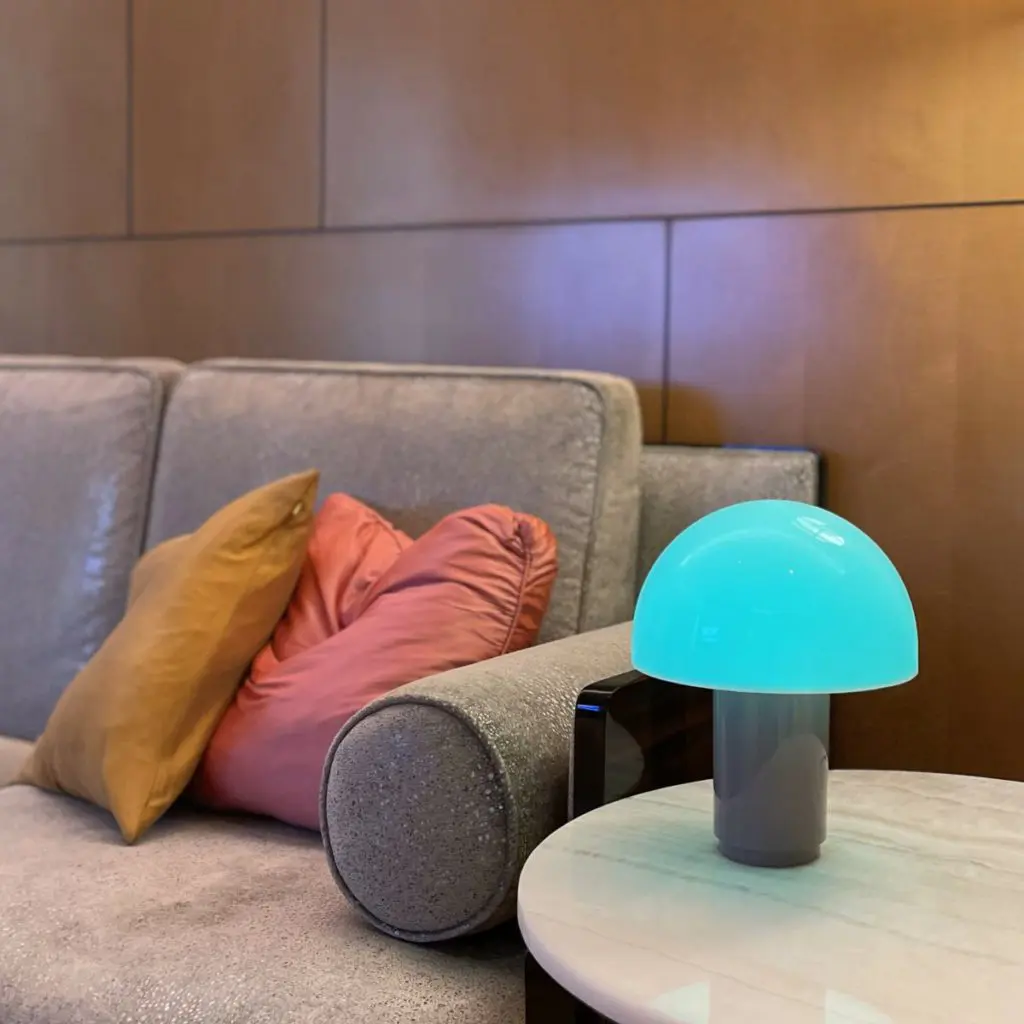 Qivation GLITTER 光觸媒智能可攜式 LED 檯燈（全彩光）