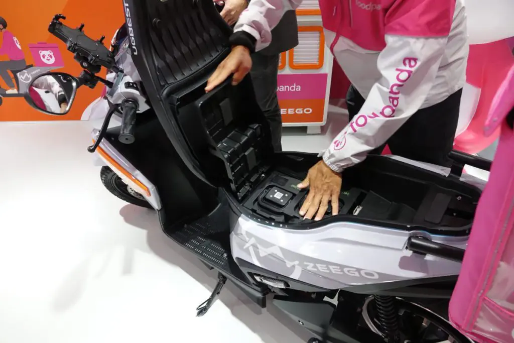 換電式電動電單車攻港向速遞車手埋手- PCM