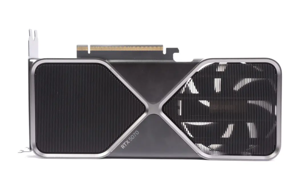 精湛開模工藝GeForce RTX 5070 Founders Edition 開箱詳測- PCM