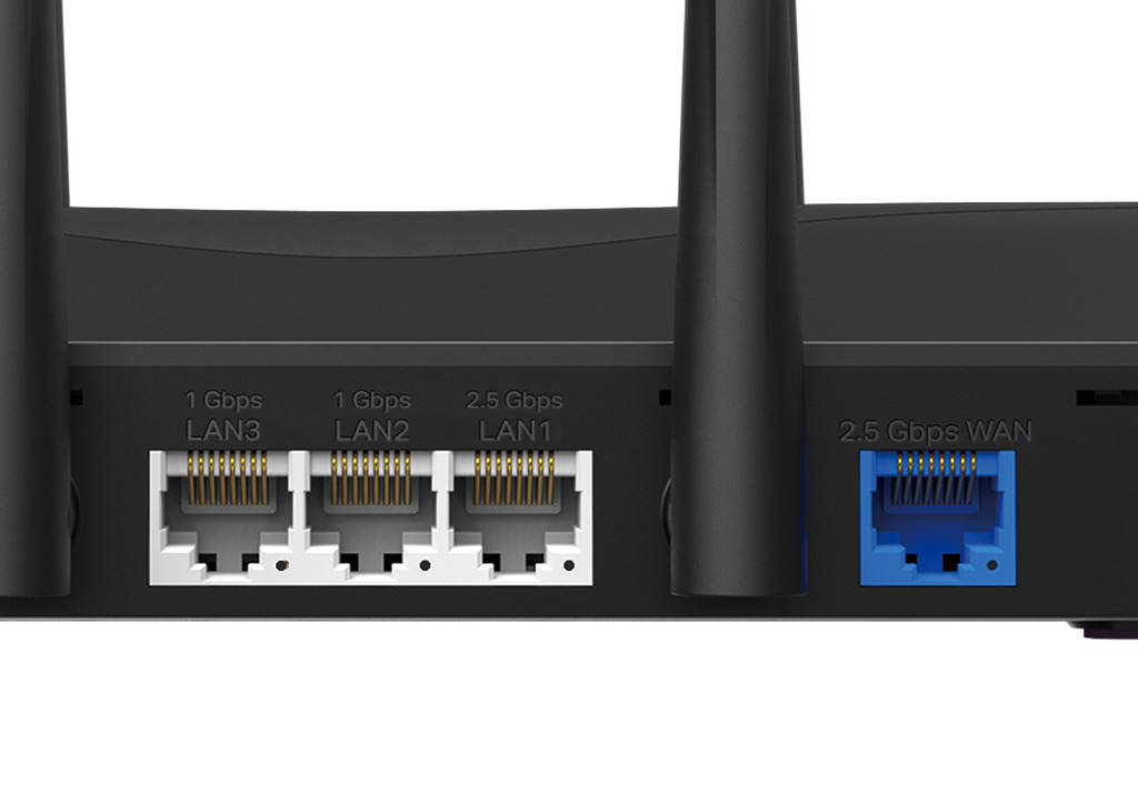 機背提供 1 個 2.5Gbps WAN 連接埠、LAN 埠為 1 個 2.5Gbps LAN 及 2 個 1Gbps LAN。