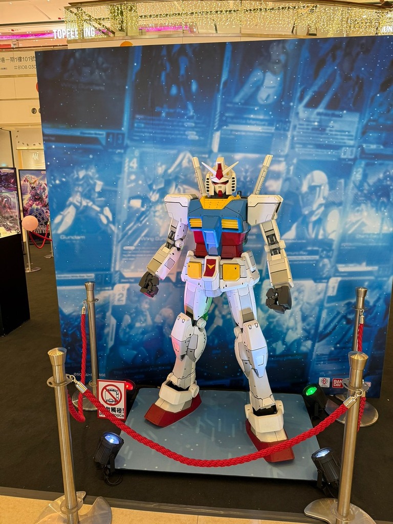 有 1.8 米高 RX-78 巨大立像