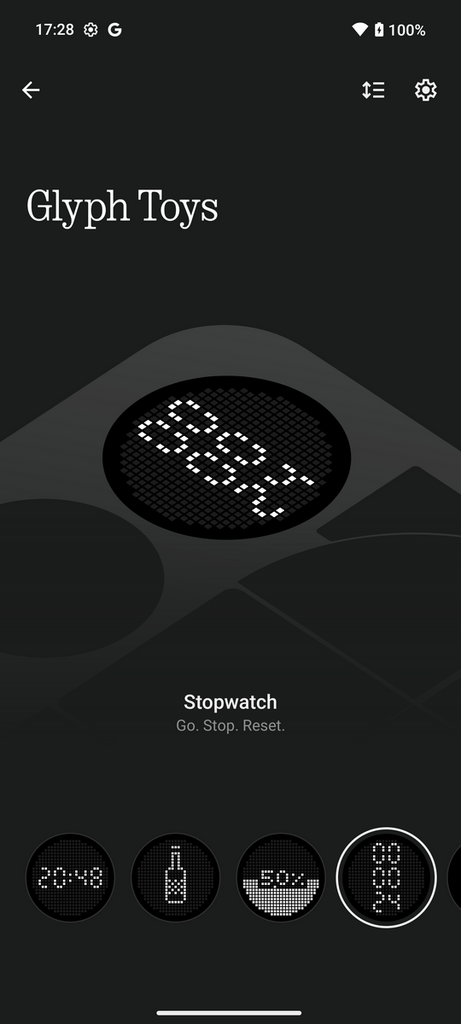 目前 Glyph Toys 可使用的功能有限,目前只有時鐘、轉酒瓶、電量顯示及 Stopwatch 等功能,如果日後能加入例如播音樂時會顯示曲目、指南針等功能,相信會更實用。