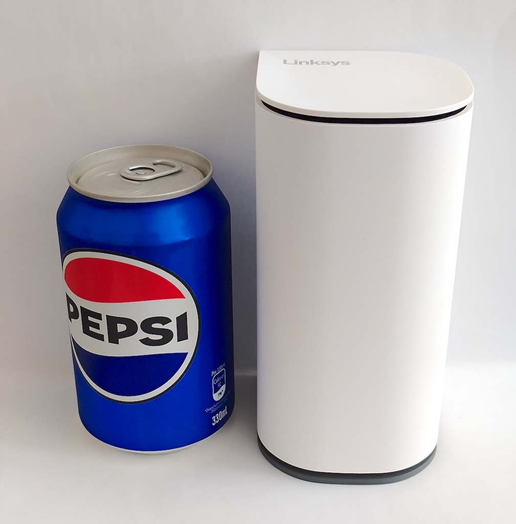 Linksys Velop Micro 7 路由器機身只有 151mm x 75mm x 75mmm，只較一罐 330ml 汽水大一點。
