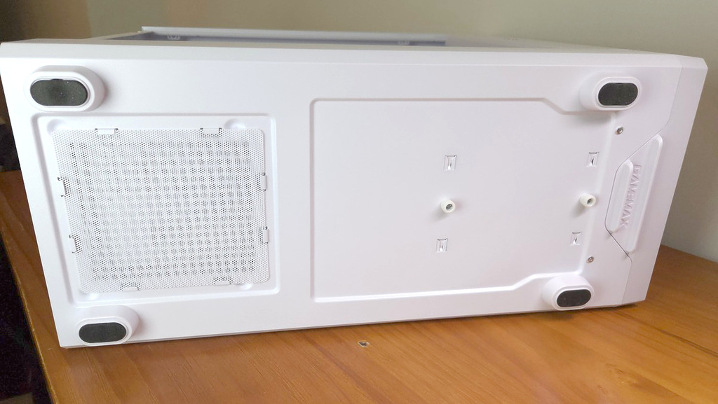 電源入風亦有防塵。硬碟架可完全拆走。