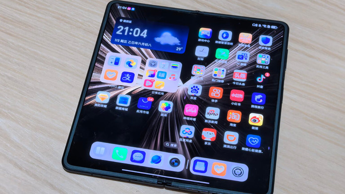HONOR Magic V5