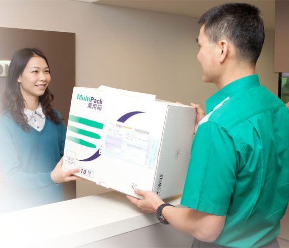郵政署署長戴淑嬈指黑客先登記「投寄易」帳戶,然後利用系統程式漏洞,讀取用戶通訊錄的個人資料。