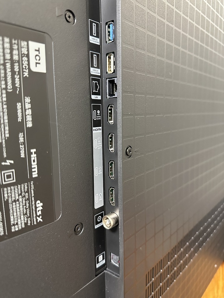C7K 會支援最高 4K144Hz 顯示,在 4 個 HDMI 埠中,會有 2 個會支援 4K144Hz 顯示。