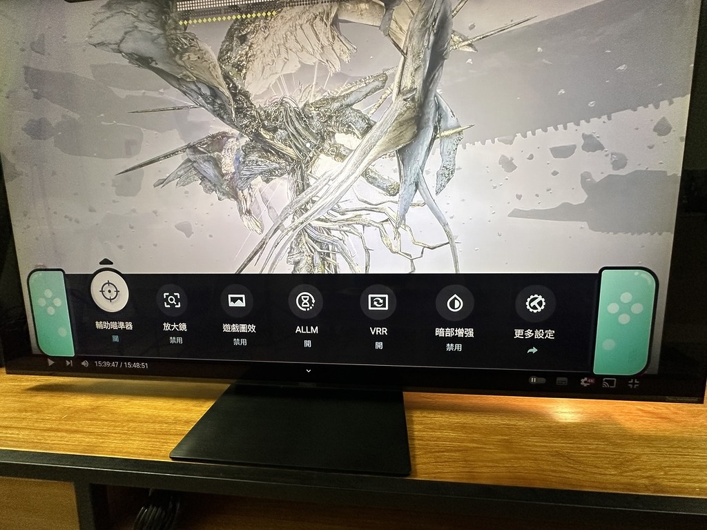 當我們把 C7K 接連電腦後,電視的系統面板會立即出現 Game Mode 的相關資訊,並顯示 GameBar 的功能選項。這比起早兩三年前的產品,明顯聰明得多。