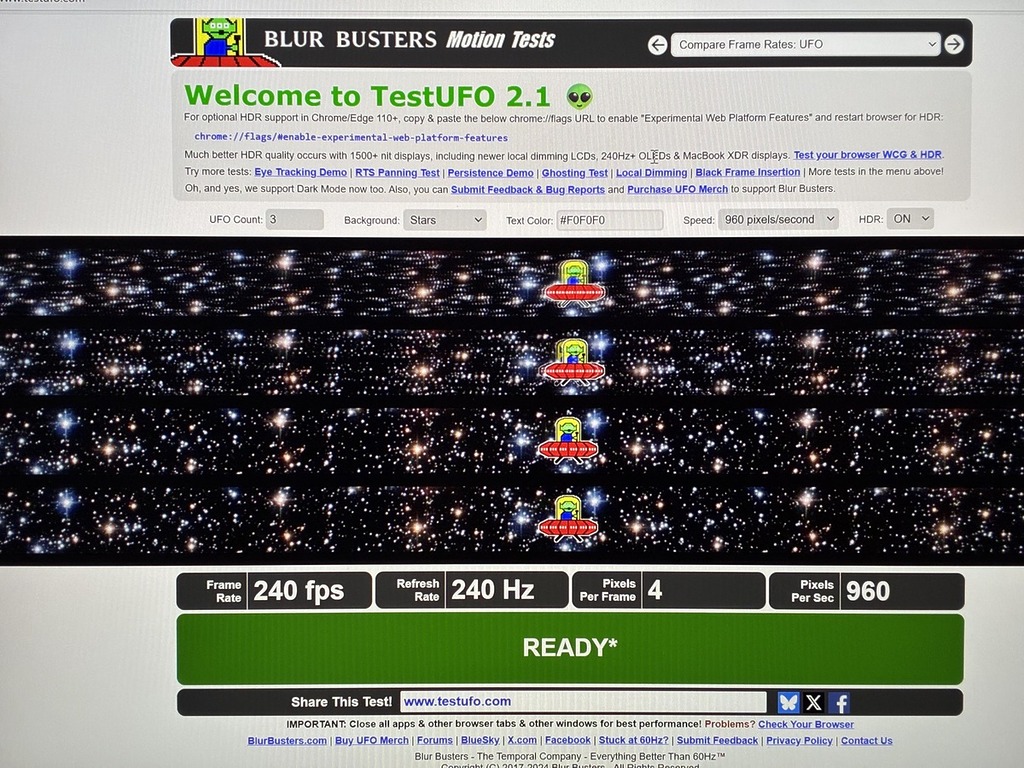 240Hz 畫面的 UFO 測試中,外星人的眼珠及眼白輪廓仍可約略辨別。