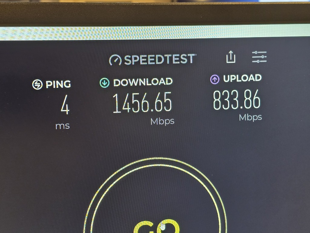 現場體驗 NETGEAR Orbi RBE370 速度。