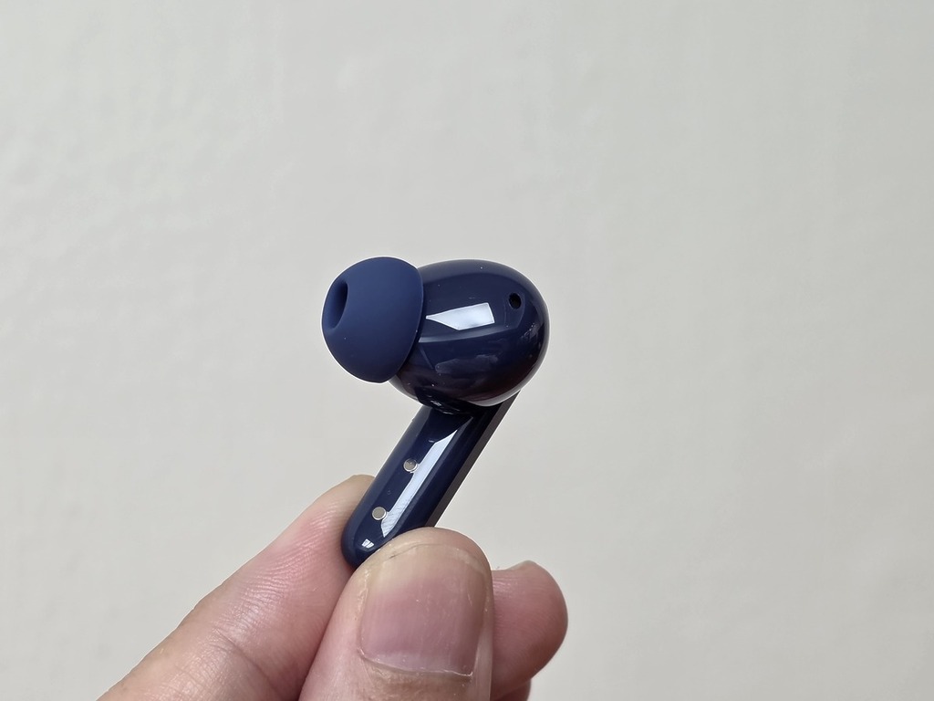 耳機總共有 6 咪高峰設計,加入 Clear Voice Tech 3.0 加強通話。