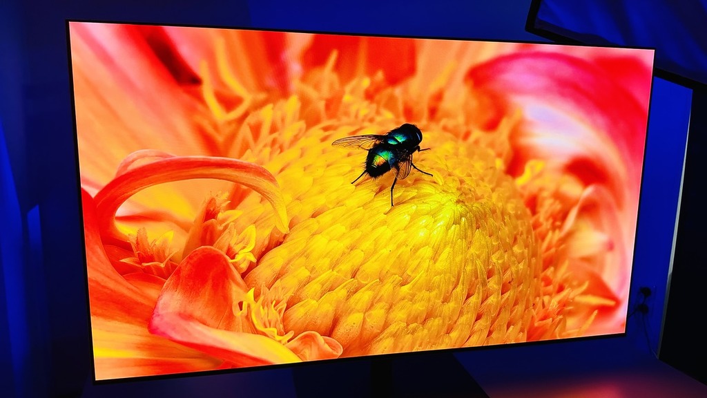 採用 Tandam OLED 屏幕的 G5， 色彩漸變細節表現，明顯比傳統 OLED 更豐富。