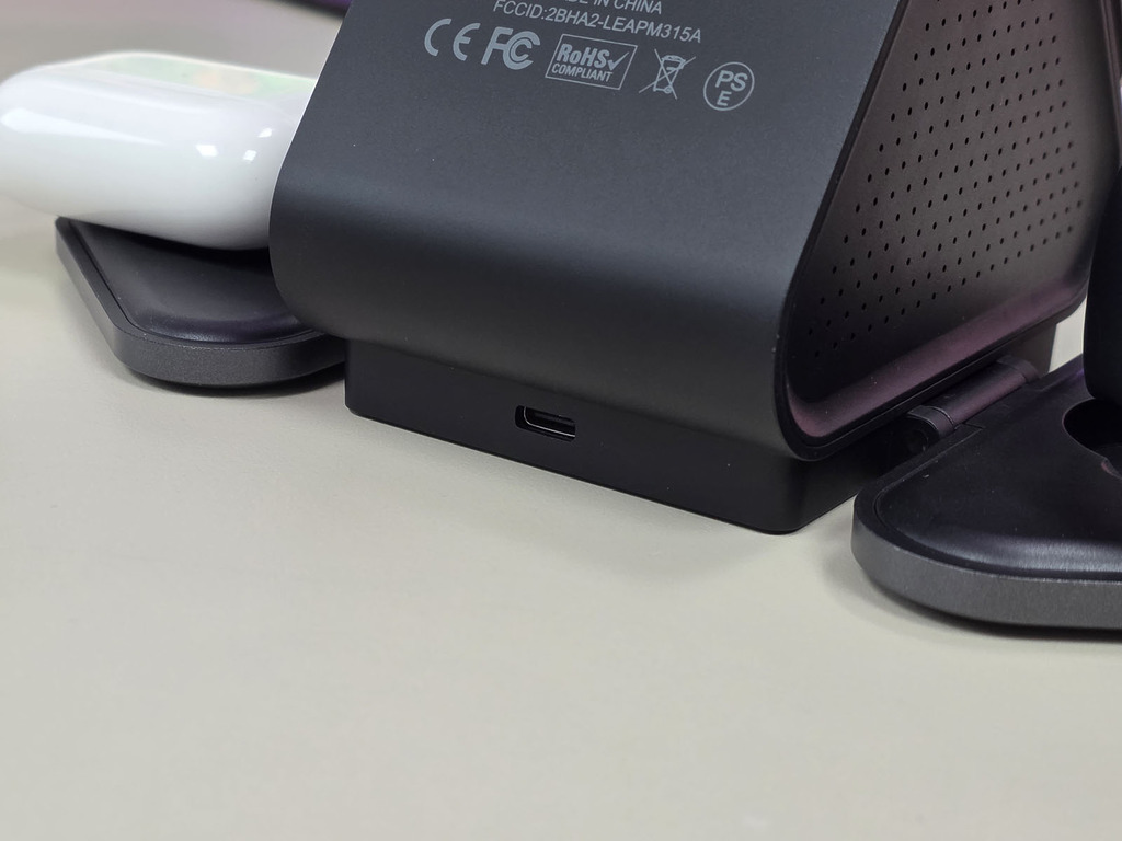 3in1 充電座以 USBType-C 輸入。