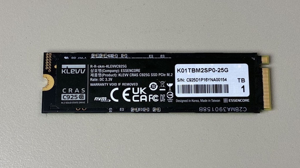 KLEVV CRAS C925G 背面沒有晶片