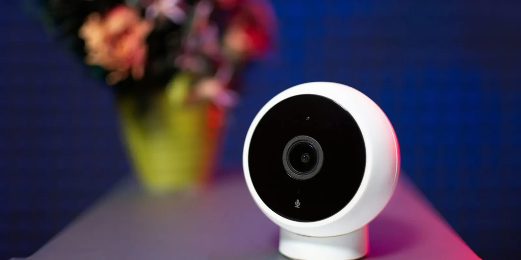 消息指 Apple 將推出一款 AI 無線攝影機，配備包括 Face ID 臉部辨識與紅外線感測技術，能夠判別使用者身分與房間狀況。