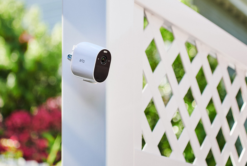 Essential Spotlight (VMC2230) 無線網絡攝影機,是一款可於室外使用的 IP Cam 產品。