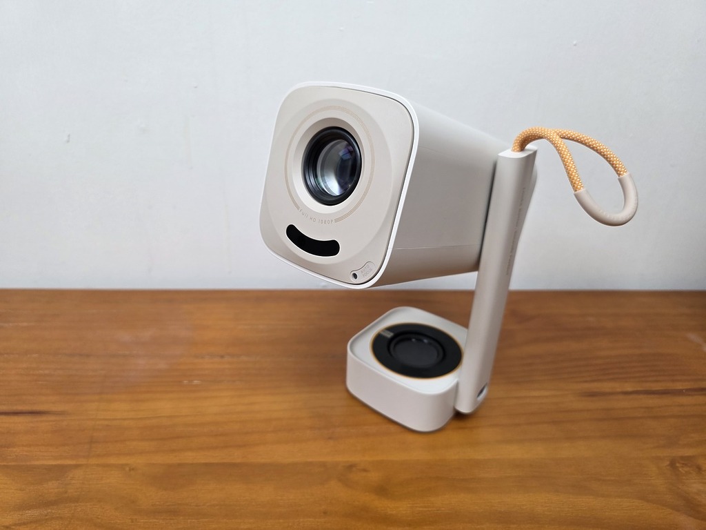 Yaber T1 Pro 超便攜 180 度旋轉投影機
