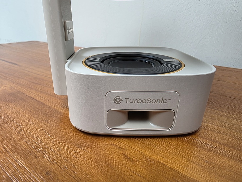 底座有 Turbo Sonic 音效低音增強。