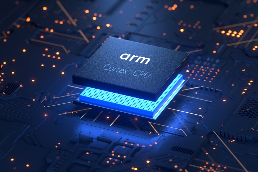 Arm 被指有意落場生產晶片,今次其母公司 SoftBank 投資 Intel,令人聯想到日後 Arm 可能將晶片交予 Intel 生產。