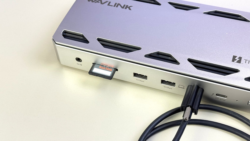 SD/microSD 讀卡器支援 UHS-II 和 SD 4.0 標準,傳輸速度達 312MB/s。