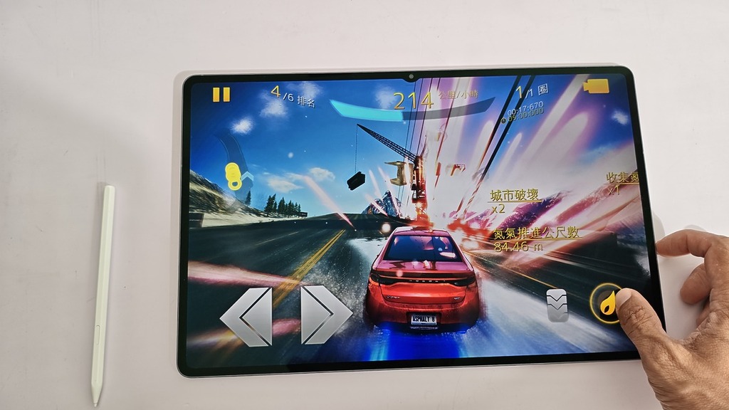 屏幕會支援 120Hz 刷新率，最適合用來玩賽車 Game。