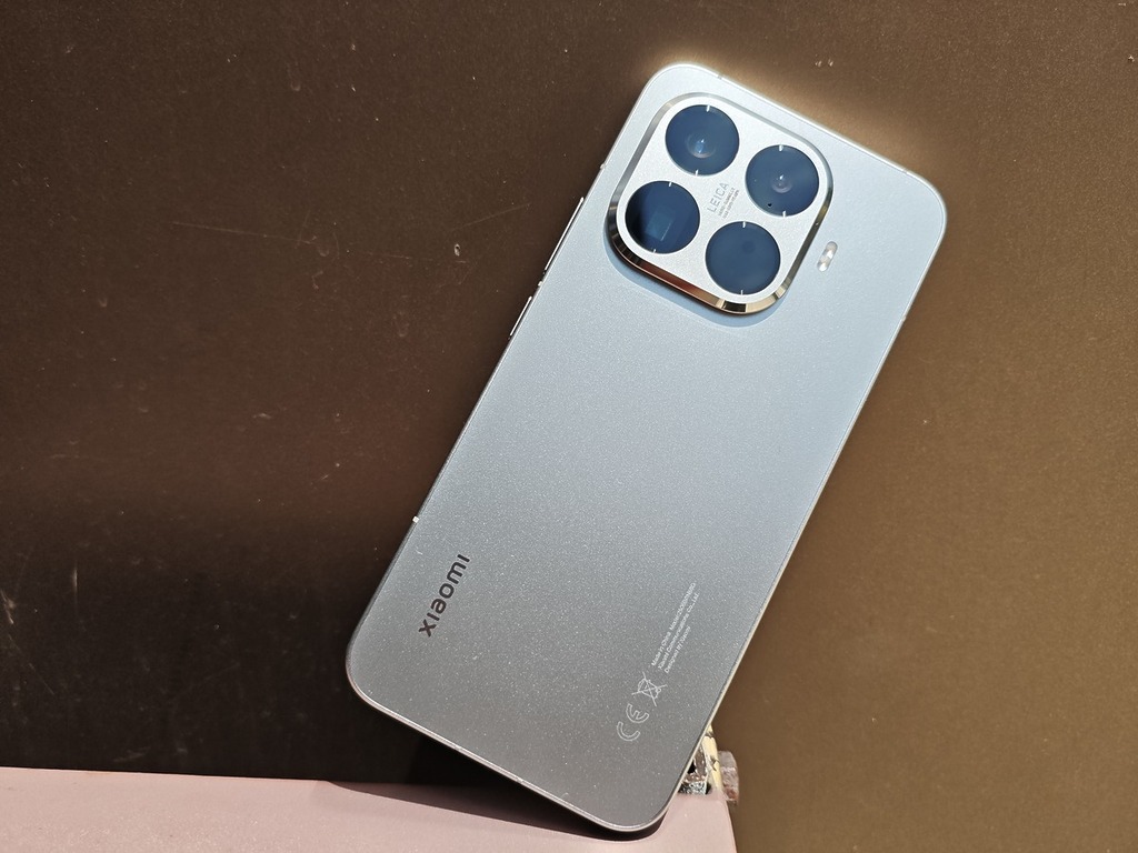 外觀上，今代 Xiaomi 15T Pro 和上代 14T Pro 其實很相似，同樣採用簡約的設計。