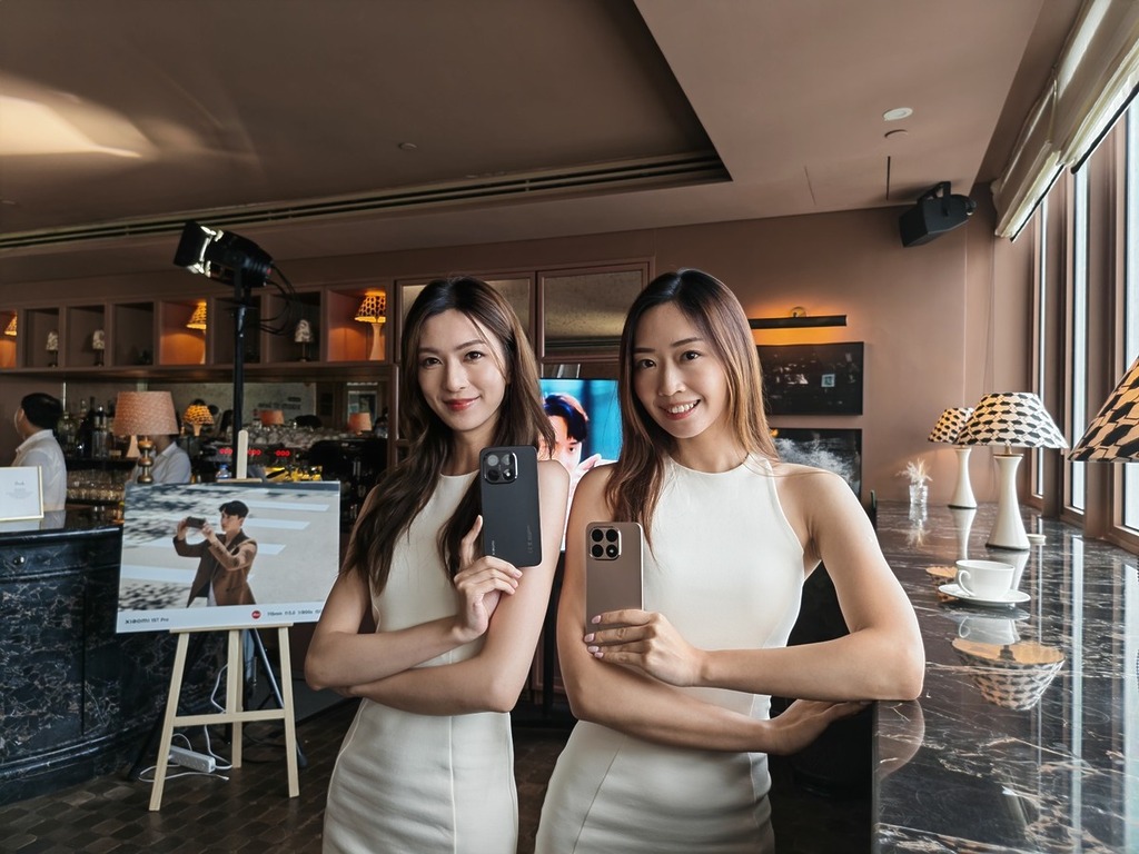 在複雜光源下，人像效果仍然出眾。