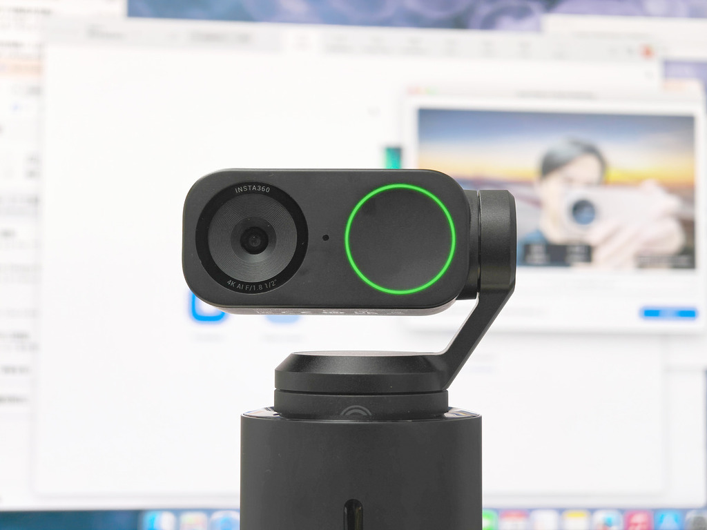 Insta360 Wave 本身以音效為主，更可以在頂部連接 Link2 視像鏡頭，變成功能更完極的視像會議系統。
