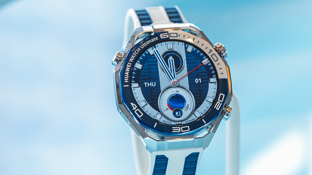 HUAWEI WATCH Ultimate 2 是全球首款支援 150 米潛水，配備突破性聲納水下通訊功能，更可在水下 30 米範圍內實現手錶信息傳送，更可實現水下 60 米範圍內一鍵 SOS 求救，讓潛水愛好者可更安心。
