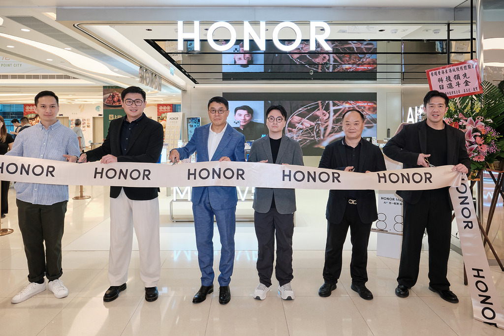 本地高層人員一同出席 HONOR 將軍澳體驗店（東港城）開幕儀式。