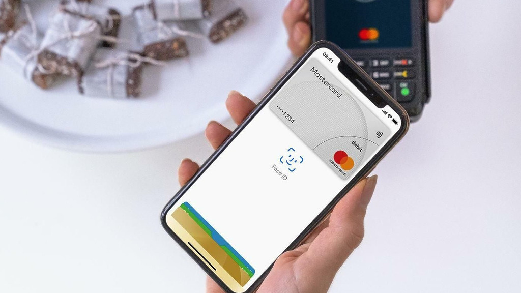 目前包括 Apple Pay 和 Google Pay 錢包內信用卡，並非是透過實體卡號去刷卡，例如 Apple 會將原有的實體卡，生成一張相應的虛擬信卡號，這就能避免被盜刷或實體卡號外流的風險。
