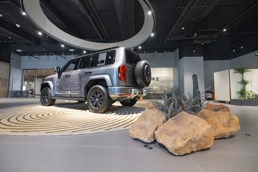 B5 定位為中大型 SUV，車長 4,890mm、寬 1,970mm、高 1,920mm，軸距為 2,800mm。