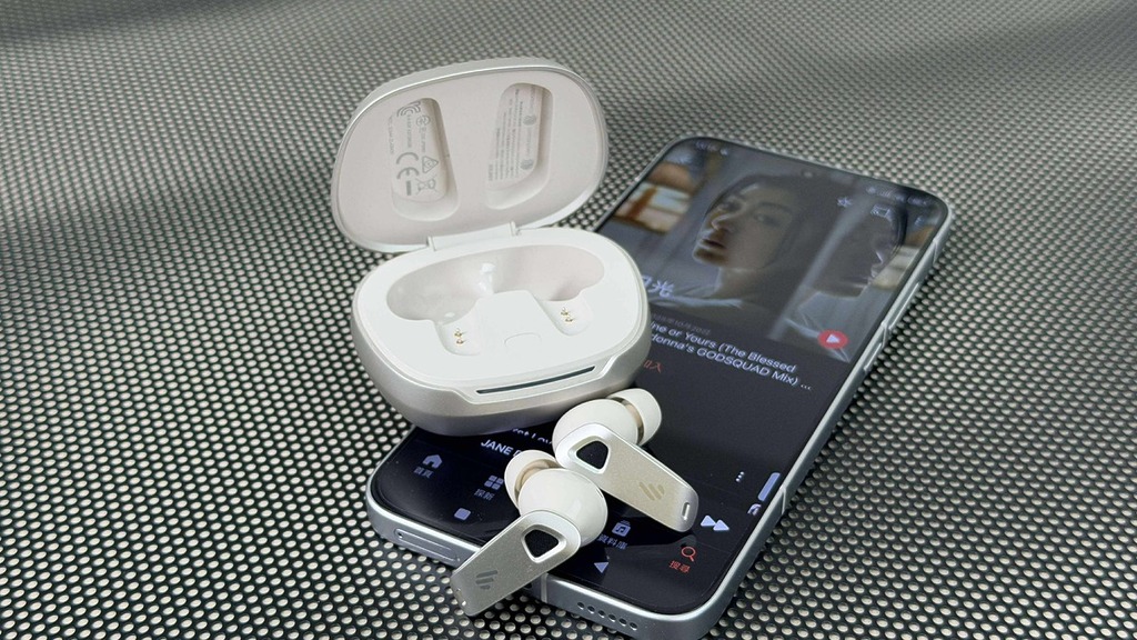 今代 NeoBuds Pro 3 在調音上會更有個性,音色表現會更爽朗,其中高頻即人聲和樂器聲音效果同樣突出,而低頻的可能會放得略為後一點,但爆發力會略為比上代更強更有力。