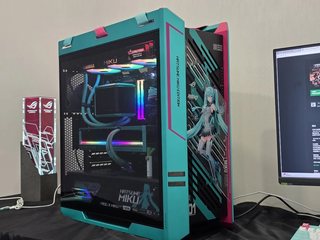ASUS x 初音聯乘第二彈重裝搶眼二次元ROG 主題機- PCM