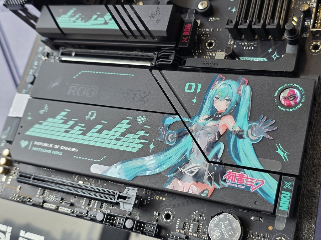 ROG Strix X870E-H Gaming WiFi 7 Hatsune Miku Edition 主機板。