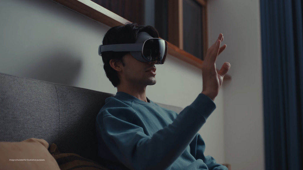 Galaxy XR 與 Vision Pro 主要以視線感知、語音輸入和手勢來控制。