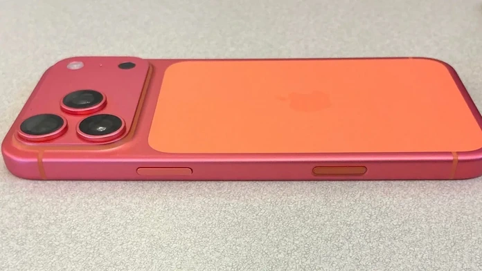 Apple-iPhone-17-Pro-Cosmic-Orange-changing-colors-into-pink_1-1280w-720h.jpg