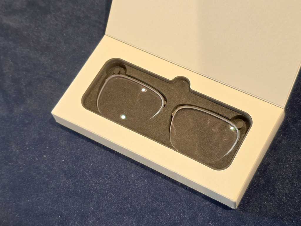 有戴眼鏡用可以去眼鏡瞓88 配以合適的鏡片應用在 Rokid上。