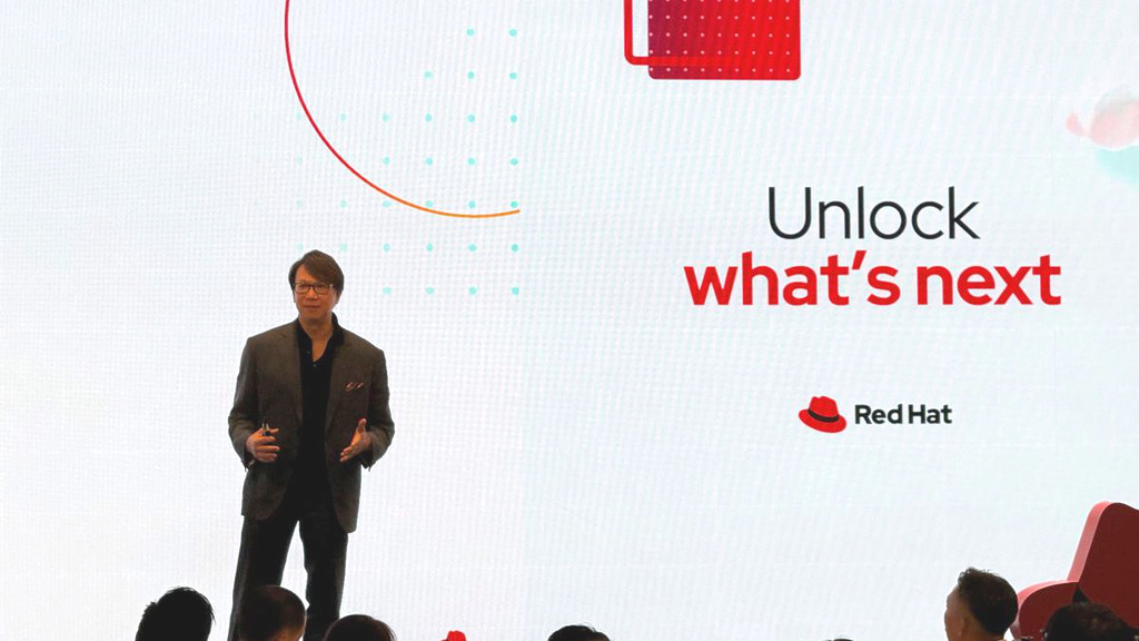 Red Hat香港、台灣及澳門區域總經理 Peter Man 介紹今年亞太區創新獎以「解鎖未來潛能 (Unlock what's next)」為主題,共設有 5 個類別:數碼轉型、混合䨌基礎架構、雲原生開發、自動化和新增的人工智能與新興科技。