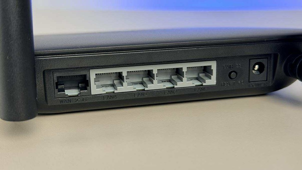 有線連接方面，會提供 1 個 2500 Mbps WAN 及 4 個 1000 Mbps，換言之在無線 Wi-Fi 連線下，Skyline Steam 5 能發揮 2.5Gbps (2500Mbps) 高速寬頻的速度，而在有線連接下，雖然只有最高 1000Mbps 左右的速度，但亦能滿足遊戲及 4K 串流的需要。