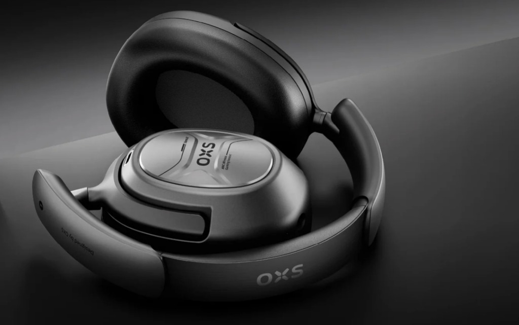 耳機可以摺疊,外遊時放入便攜袋,就可以收納在隨身行李中。