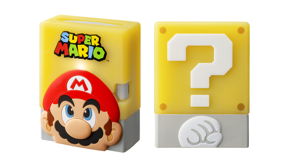 保護套一邊為經典的問號磚造型,另一邊則是 Mario 的大頭,相當得意。