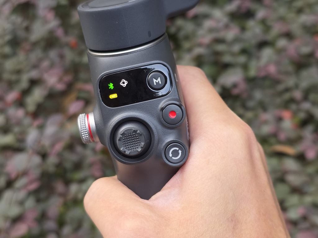 繼續有多按鈕應付不同操作。