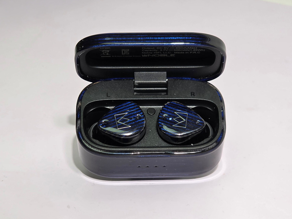 ，單次播放時長達 10 小時（關閉 ANC），搭配充電盒總續航時間可達 45 小時。