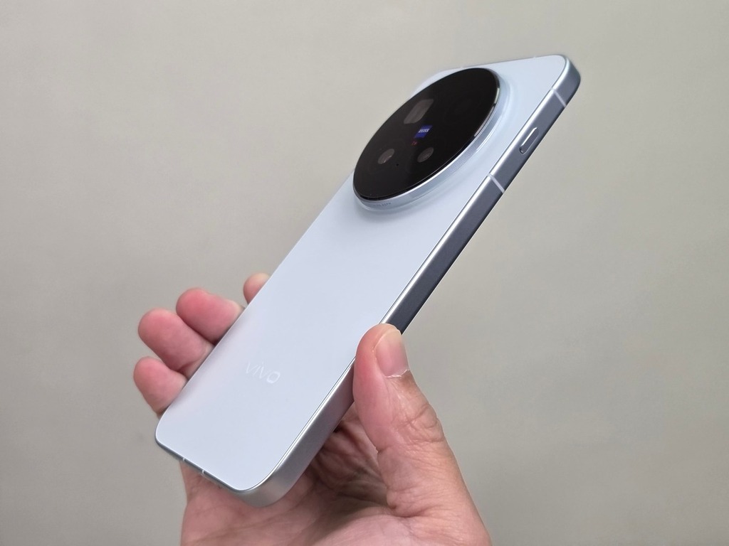 機身比上代薄了一點。