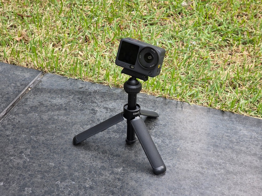 本身套網有 1.5 米延長桿，用戶可另購雙向迷你延長桿（$219），內置三角架。