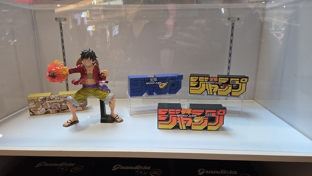 會場限定商品包括《週刊少年 Jump》燈牌、《龍珠》系列,以及人氣 IP《海賊王》主角 Luffy 的 FIGURE。